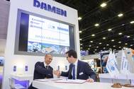 From left to right: Igor Yakovenko, CEO JSC DeloPorts, with Bart Kaal, Regional Service Manager, Damen Shipyards Group (Photo: Damen)
