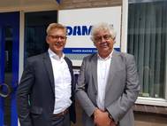 from left to right:
Peter Kok (former Owner/Managing Director WK Hydraulics), Steef Staal (Managing director, Damen Marine Components)
(Photo: DMC)