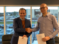 Jon Rysst (L), Senior Vice President and Business Development Leader of DNV GL along with Børge Nova, CEO of Høglund Marine Solutions (R) (Photo: DNV GL)