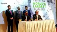 Seated: Dato. Shahrul Amirul (left), Chairman of KA Petra and Mr. Eric Ip (right), Group Managing Director of Hutchison Ports. Standing (left to right): Mr. Anthony Loke, Minister of Transport of Malaysia; Tun Dr. Mahathir Muhammad, Prime Minister of Malaysia; Dato Sri Saifuddin Nasution Ismail, Minister of Domestic Trade and Consumer Affairs of Malaysia. Photo: Hutchison Ports