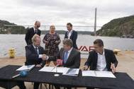 YARA signs deal with VARD to build Yara Birkeland. L-R: President and CEO of YARA, Svein Tore Holsether; COO of VARD, Magne O. Bakke; President & CEO of KONGSBERG, Geir Håøy (Photo: KONGSBERG)