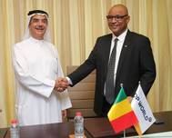 Suhail Al Banna, Chief Executive Officer and Managing Director, DP World Middle East and Africa, and Moulaye Ahmed Boubacar, Minister of Equipment and Transport, the Republic of Mali, during the signing of the concession agreement in Dubai
(Photo: DP World)