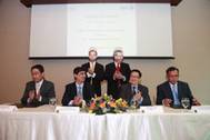 Ali Bin Towaih, VP Business Development, Administration & Strategies of DDW with Hor Weng Yew, President & CEO of AET at the contract signing.