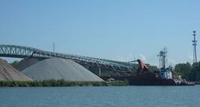 Tug Laura L. VanEnkevort; barge Joe Thompson. Image courtesy LCA
