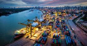 © Adobe Stock/Travel man