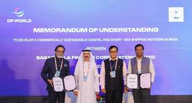 (L-R) Ganesh Raj, Global COO - Marine Services, DP World, H.E. Sultan Ahmed bin Sulayem, Group Chairman and Chief Executive Officer of DP World, Shri Sarbananda Sonowal, Union Minister of Ports, Shipping and Waterways (MoPSW) and S. T. Selvam, Director (Projects), Sagarmala Finance Corporation Limited. © Unifeeder/DP World