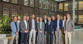 From left to right: Arjan van der Pal, Michiel de Jong, Jon Robinson, Mark Wootton, Klaas Pieter van Til, Frank Wetzels, Marije Hulshof, Jasper de Wit, Yvo Saanen, Johan van Voorthuizen, Martijn Coeveld, Willemijn Pols, Erik Oostwegel. © Haskoning/Portwise