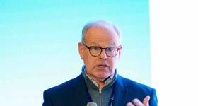 The port’s Chief Operating Officer, Joseph P. “Joe” Ruddy, was given Signal Mutual’s Executive Leadership Award in recognition of the effort to instill a culture of safety throughout The Port of Virginia. © Port of Virginia