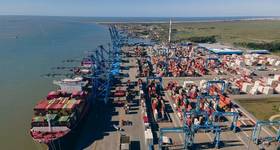Rio Grande Container Terminal: construction project to expand operations berth and purchase new equipment. © Wilson Sons