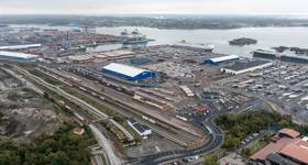 Arken Intermodal Terminal is one of the Port of Gothenburg’s most important nodes for handling rail freight. Gothenburg RoRo Terminal is located directly adjacent to the south, towards the water. Image: Port of Gothenburg.