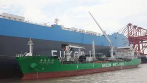 M/V Arctic Tern receives its first green methanol bunkering at the Port of Shanghai. © World Fuel