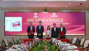 (From left) Alex Gregg-Smith, President of Bureau Veritas Marine & Offshore (appearing on screen); Maciej Lepicki, Vice President, BV Marine & Offshore Greater China; Dr. Jeffrey Guo, Senior Vice President, BV Marine & Offshore Asia Pacific; Hu Zhaoyang, Secretary of the Party Committee and Chairman of the Board at Shenzhen Port Group; Shen Huaxin, Deputy Secretary of the Party Committee and President at Shenzhen Port Group; and Peng Hongbo, Member of the Party Committee and Vice President at Sh