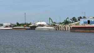 A view of one of Ingram’s terminals on the Illinois bank of the Mississippi River in Madison County, Ill., during the afternoon tour on one of Ingram’s vessels. © St. Louis Regional Freightway

