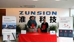 Jonathan Burton, COO of GT Wings (L) with Xu Jinbiao, CEO of Zunsion Technology (R). © GT Wings