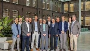 From left to right: Arjan van der Pal, Michiel de Jong, Jon Robinson, Mark Wootton, Klaas Pieter van Til, Frank Wetzels, Marije Hulshof, Jasper de Wit, Yvo Saanen, Johan van Voorthuizen, Martijn Coeveld, Willemijn Pols, Erik Oostwegel. © Haskoning/Portwise