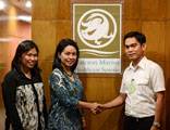 10 April 2014: Halcyon Marine Healthcare Systems Medical Operations Manager, Dr Judy Rivera-Halago and Medical Director, Dr Glennda Canlas congratulate 2/E Edward Nefulda of Anglo Eastern for being the 300,000th PEME under the UK P&I Club PEME Program.