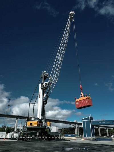 The first LHM 420 powered by HVO diesel was delivered to the Swedish port city of Södertälje. Image courtesy Liebherr
