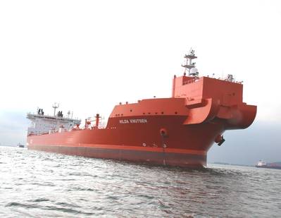 The Pusnes bow loading system enables a shuttle tanker to safely and efficiently load oil from an offshore production or storage facility
