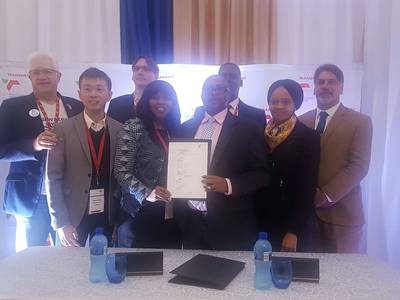 (left to right – Alan Winde, Minister of Economic Opportunities in the Western Cape; Jeffrey Phang, Managing Director of Saldehco; Eric Hennet, Managing Director of Altus France (back); Sophie Masipa, Chairperson of Saldehco; Siyabonga Gama, Transnet Group Chief Executive; Mlamuli Buthelezi, Transnet Group Chief Operating Officer (back); Shulami Qalinge, Transnet National Ports Authority Chief Executive; and Alderman Marius Koen, Executive Mayor of Saldanha Bay Municipality (Photo: TNPA)