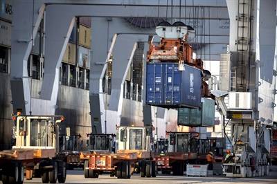 The Port of Savannah moved 300,671 twenty-foot equivalent container units in November. (Georgia Ports Authority / Stephen B. Morton)