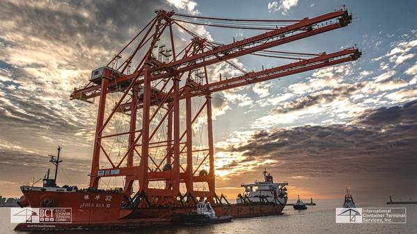 Baltic Container Terminal’s new quay cranes arrive early morning of June 1 at the Port of Gdynia. The terminal now has eight quay cranes. © Baltic Container Terminal