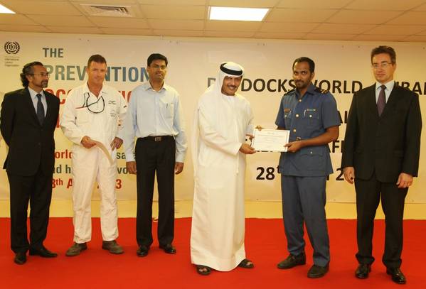 Certificate of Appreciation Award to Dubai Customs: Photo credit Drydocks World