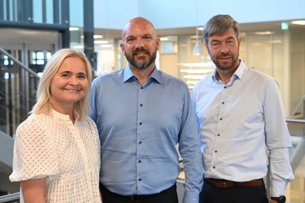 © Anne Skov, Chairman of Blue Water Foundation, Thomas Bek, CEO Blue Water, Jørgen Wisborg, Chairman
of Blue Water. © Blue Water