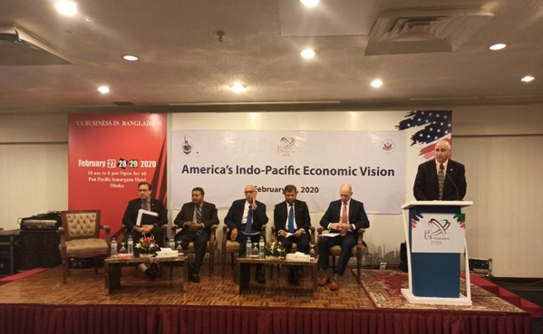 Charles Sinunu making Speech at the Indo-Pacific Economic Vision Seminar (Photo: DSC Dredge) 