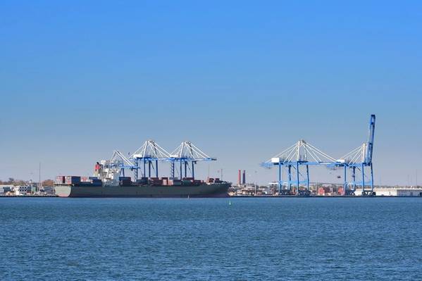 Port of Charleston, South Carolina (© Nataliya Hora / Adobe Stock)