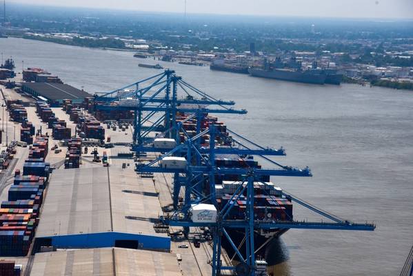 Containerships docked at the Port of New Orleans which is located along the Lower Mississippi River and supports deepening the channel’s depth to 50 feet. (Photo: Port of New Orleans)
