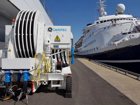 Cruising towards clear skies: the Cavotec AMPMobile unit at Montreal's cruise terminal (Photo coutesy of Cavotec)