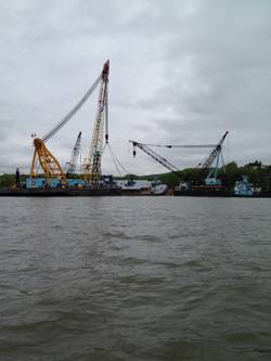 Donjon Marine’s 1000-ton capacity Derrick Barge Chesapeake 1000 works to refloat the 277-foot Ex-Staten Island NY Car Ferry Gov. Herbert H. Lehman, which sank in the Hudson River while in layup in Newburg, NY.