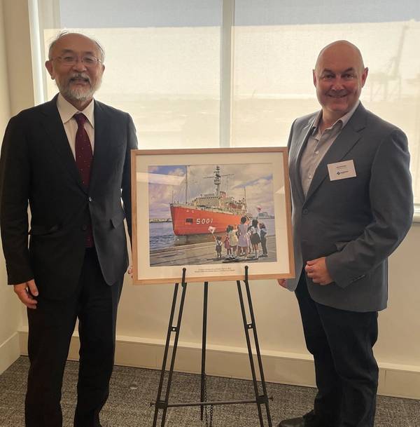 During the meeting, Naito was presented with a framed copy of a photograph from Fremantle Ports’ archives showing the Japanese icebreaker Fuji visiting the port in 1968, just a year after the Japanese consulate was established in Perth (Photo: Fremantle Ports)