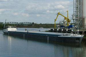 The Elja-V coming alongside on a serene waterway (Photo courtesy of Cummins Holland)