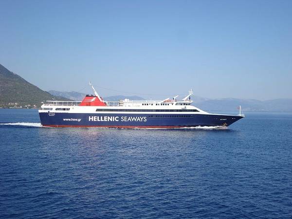 A HSW Ferry: Photo credit CCL 2 Georgios Pazios 