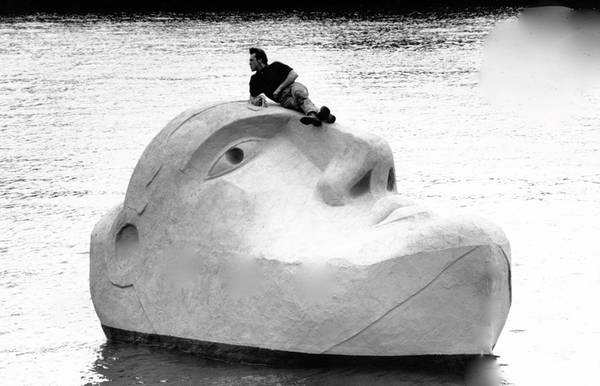 The Floating Head, a sculpture created by artist Richard Groom, as the centrepiece for Glasgow’s 1988 Garden Festival, has been lovingly restored over the past six months, and is now on public display at Canting Basin at Govan Docks, adjacent to Glasgow Science Centre, for the next four weeks. Pictured is Richard Groom on Floating Head on the Clyde. Photo courtesy AMS