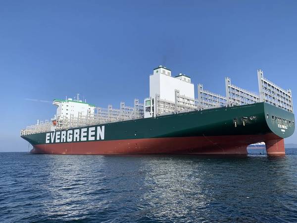 Ever Forever is the sixth containership of Evergreen Line’s F-type series. Built at the Geoje Shipyard of Samsung Heavy Industries, its twin-island hull design broadens the view from the navigation bridge and increases cargo loading capacity. (Photo: Evergreen Line)