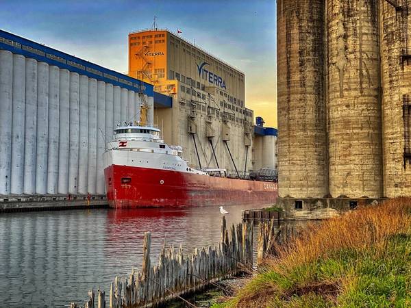 CSL Frontenac loading grain at the Port of Thunder Bay. Photo Credit: Michael Hull, Chamber of Marine Commerce)