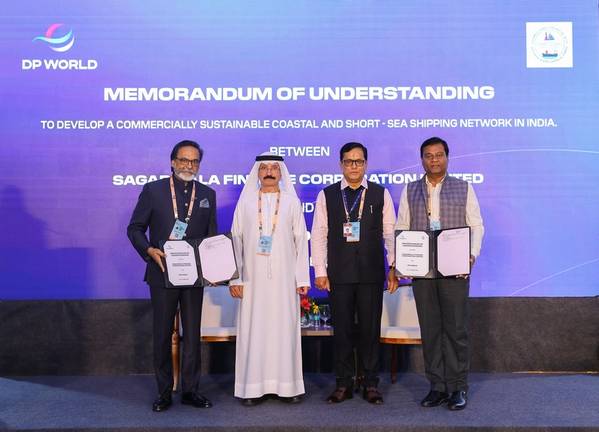 (L-R) Ganesh Raj, Global COO - Marine Services, DP World, H.E. Sultan Ahmed bin Sulayem, Group Chairman and Chief Executive Officer of DP World, Shri Sarbananda Sonowal, Union Minister of Ports, Shipping and Waterways (MoPSW) and S. T. Selvam, Director (Projects), Sagarmala Finance Corporation Limited. © Unifeeder/DP World