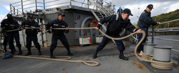 USS Gettysburg Sailors Cast Off: Photo credit USN