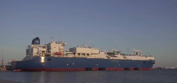 FRSU Golar Tundra moored at the port of Piombino. (Photo: Snam)