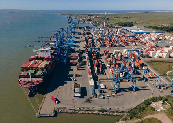 Rio Grande Container Terminal: construction project to expand operations berth and purchase new equipment. © Wilson Sons