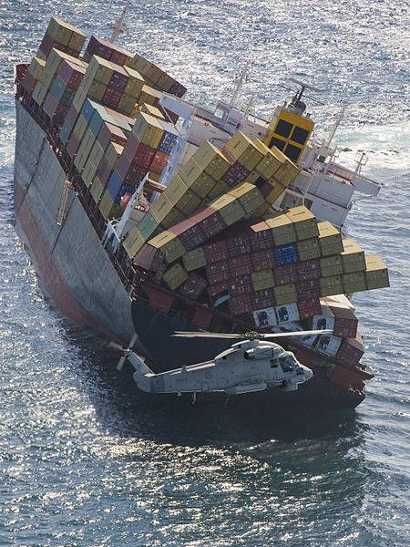 Rena Grounding – Early Days: Photo credit NZ Defence Force