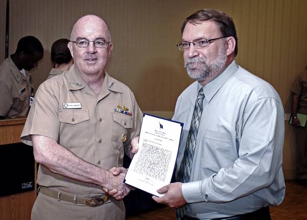 Adm. John C. Harvey, Jr. (left), commander, U.S. Fleet Forces Command, congratulates Art Rowe, the fleet liaison officer. (U.S. Navy photo by Bill Cook)