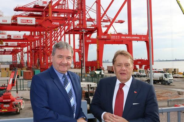 Gary Hodgson (left), Chief Operating Officer at Peel Ports with Transport Minister John Hayes (Photo: Peel Ports)