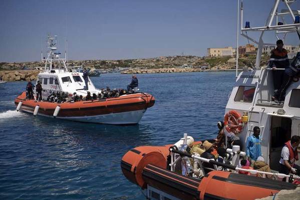 Italian coastguard vessels rescue people on the Mediterranean (Photo: United Nations)