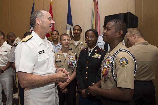 CNO Adm. Jonathan Greenert meets with cadets after speaking at the 2013 NNOA conference about the importance of a diverse workforce and how to achieve peak performance. This year's NNOA conference theme is creating opportunities through leadership, mentorship and diversity. (U.S. Navy photo by Peter D. Lawlor)