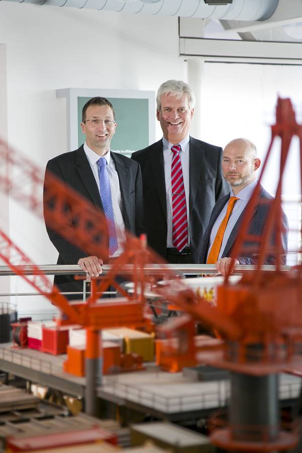 L-R Pete Jones of TAQA along with SPE Aberdeen’s Ian Phillips and Ross Lowdon