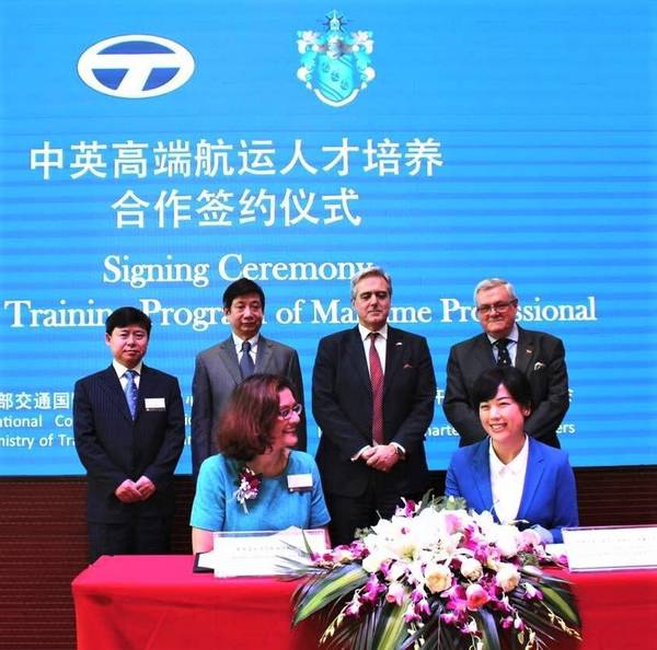 Julie Lithgow, Director of ICS and Ms. Lei Xiao Fang, Director of Jiaotong International Cooperation Service Center sign the agreement on behalf of both parties. Standing behind are Mr Zhu Chuan Sheng, Vice Director of Professional Qualification Authority, Mr Xu Guo Yi,  Deputy Head of Shanghai Composite Port Management Committee, Mark Garnier MP and Doug Barrow, Chief Executive of Maritime London. (Photo: The Institute)