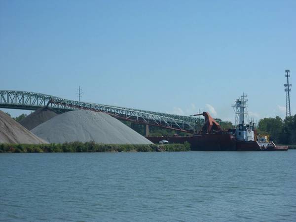 Tug Laura L. VanEnkevort; barge Joe Thompson. Image courtesy LCA